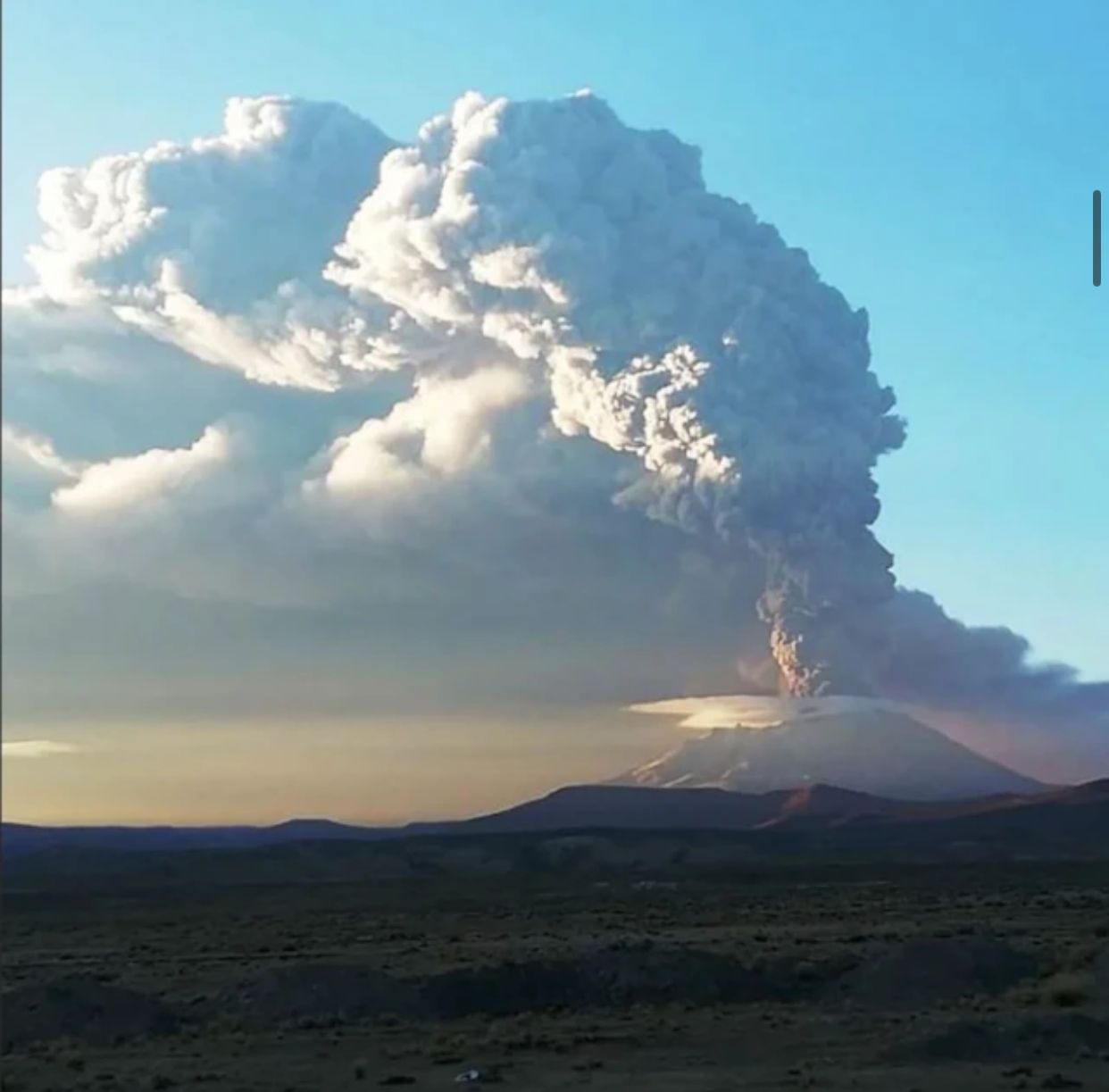Volcán Ubinas erupciona y piden a los pobladores evacuar