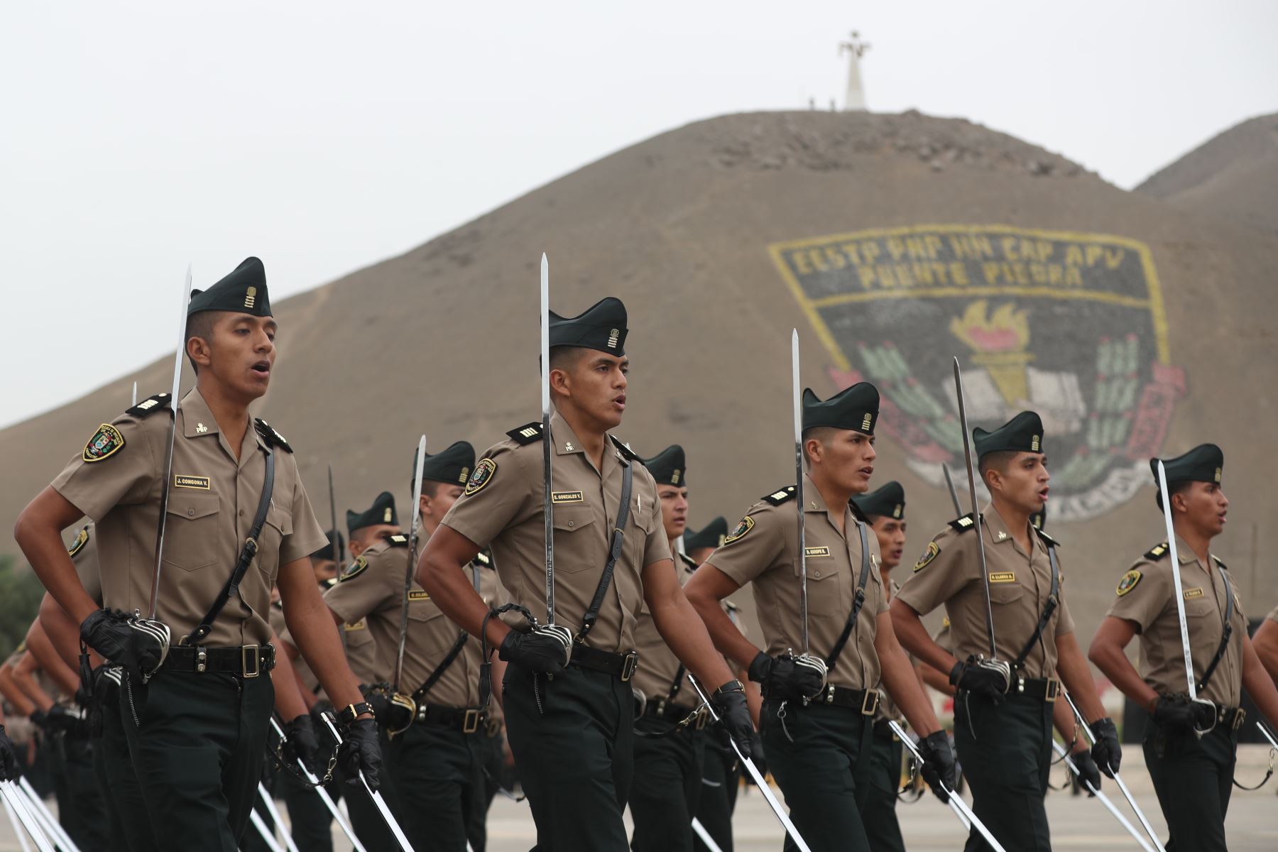 El Ministro del Interior sostiene que en el Perú existe una necesidad de 50 mil policías adicionales para combatir eficazmente la delincuencia.