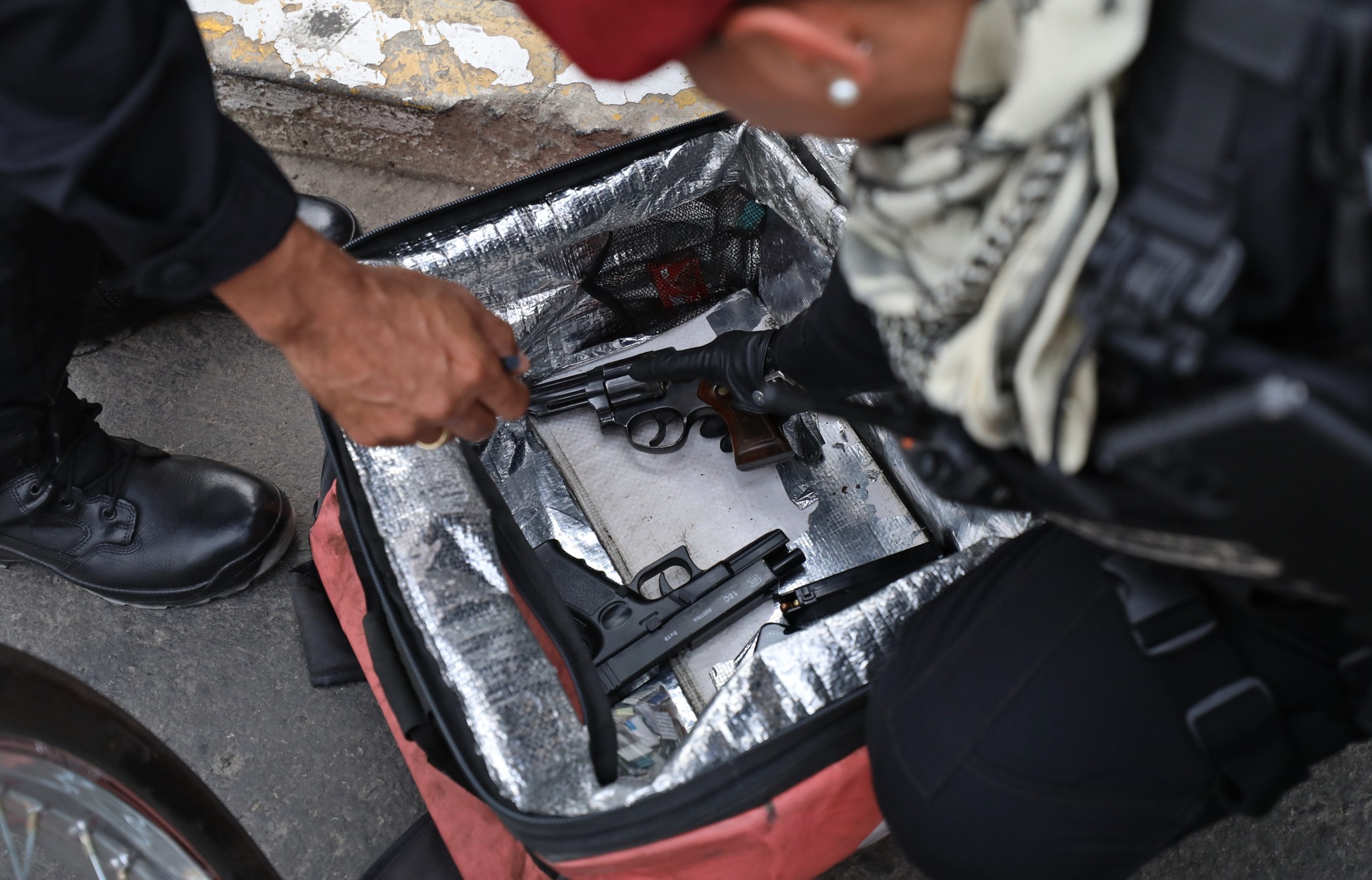 Cercado de Lima: Detienen a falso delivery que portaba armas de fuego y droga