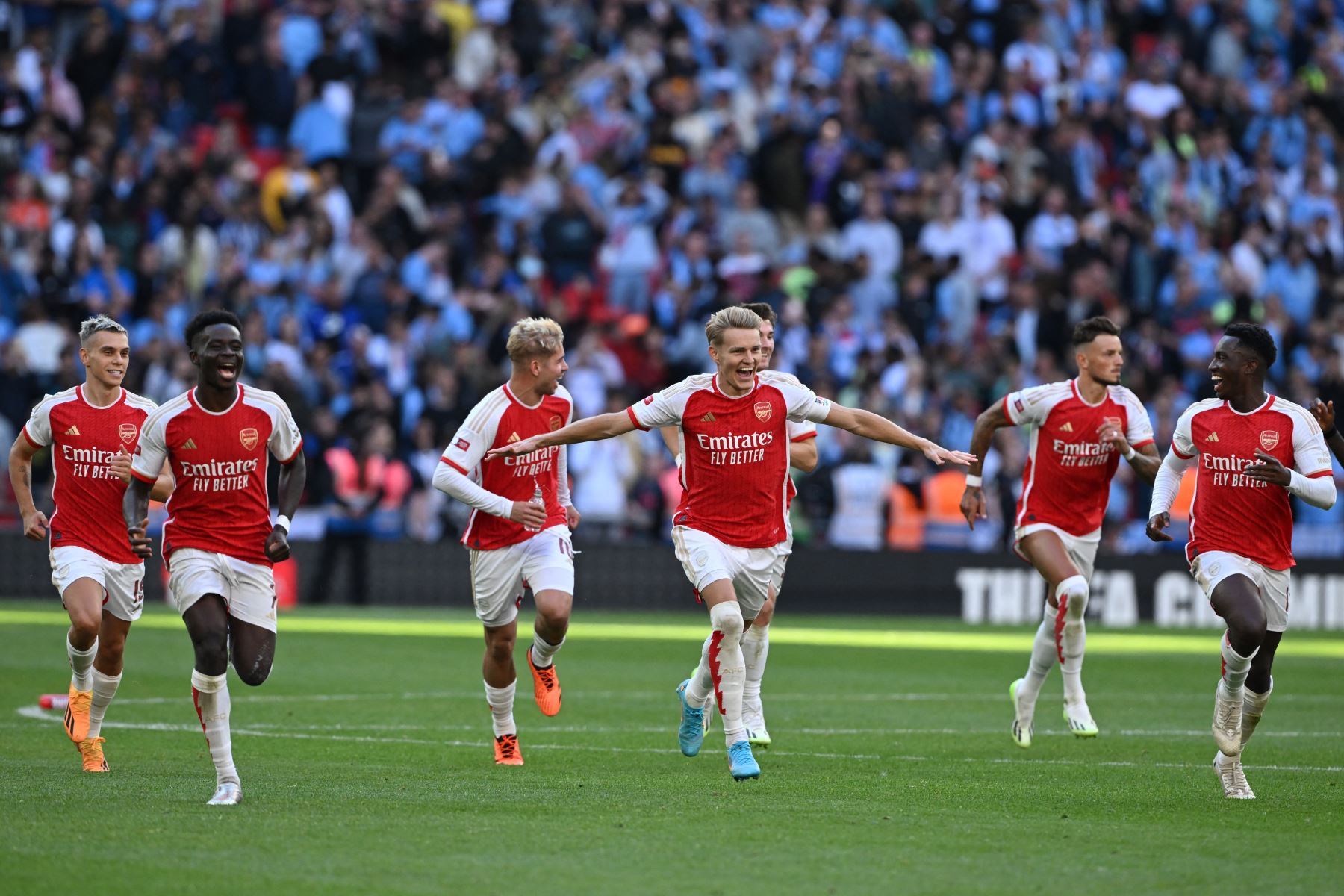 Arsenal triunfa en la Community Shield tras vencer por penales al Manchester City