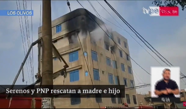 Los Olivos: Madre e hijo son rescatados tras quedar atrapados durante un incendio. (Foto: TVPerú Noticias).