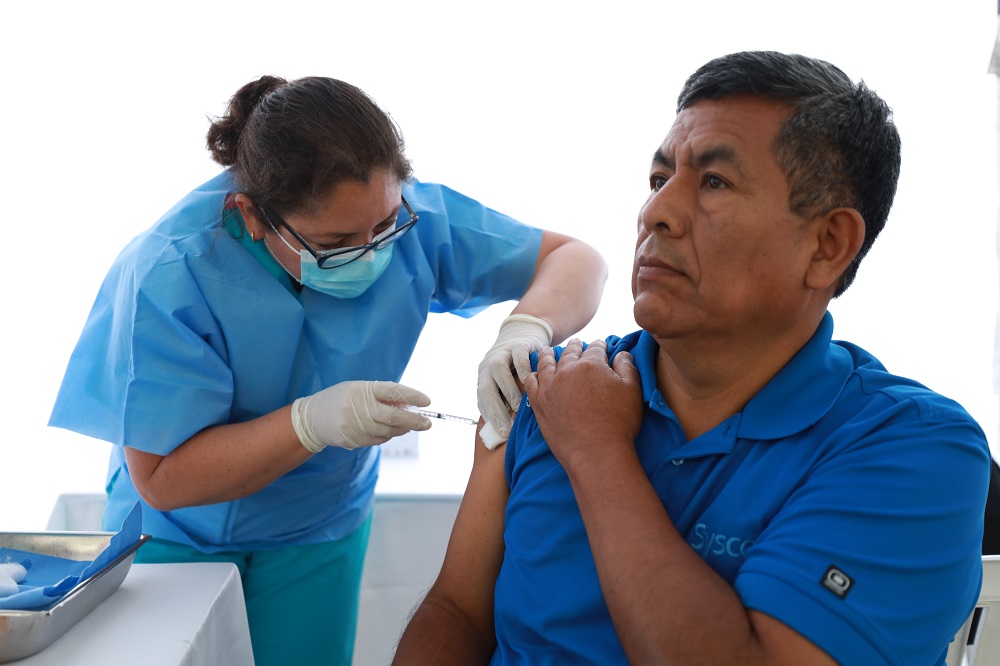 EsSalud tiene operativos 228 centros de vacunación COVID en todo el Perú