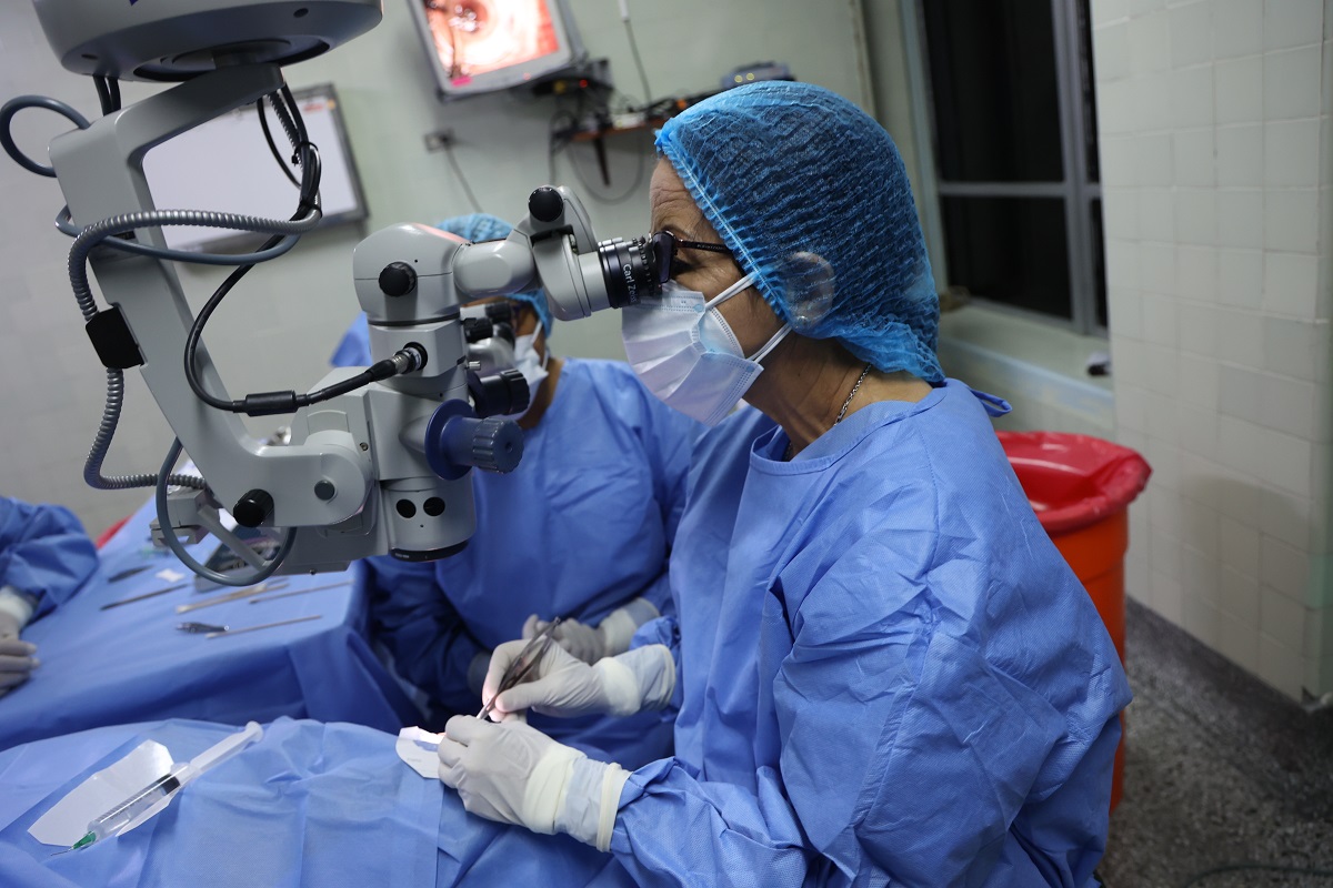 EsSalud devuelve la visión a dos adultos mayores gracias a exitoso trasplante de córneas