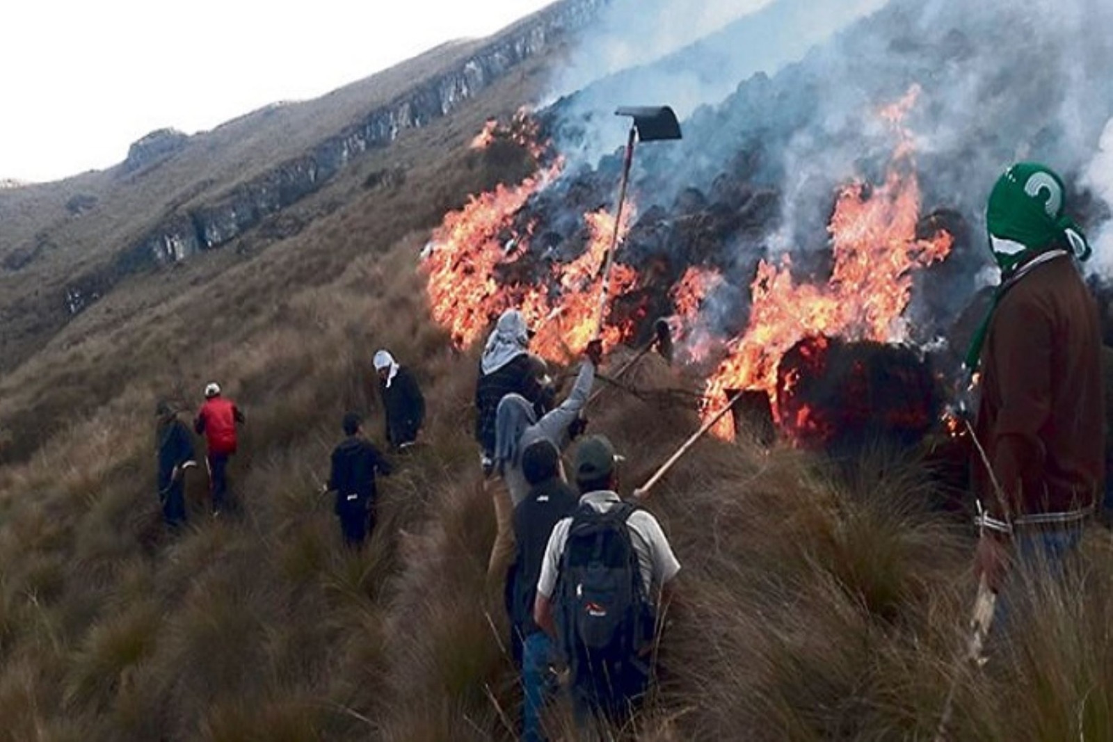 Suben a 5 fallecidos por voraz incendio forestal en Apurímac