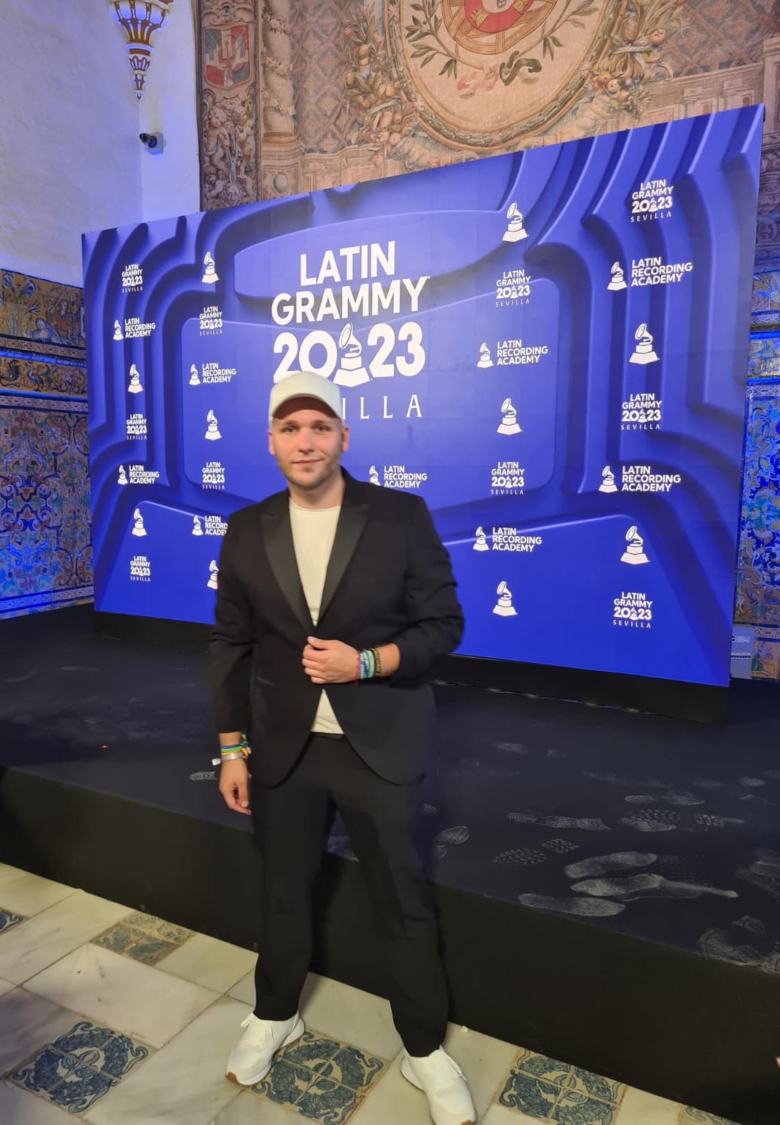 Cantautor gitano de Huelva, Adrián Cobos, brillará en los Latin Grammy 2023 con su fusión musical excepcional