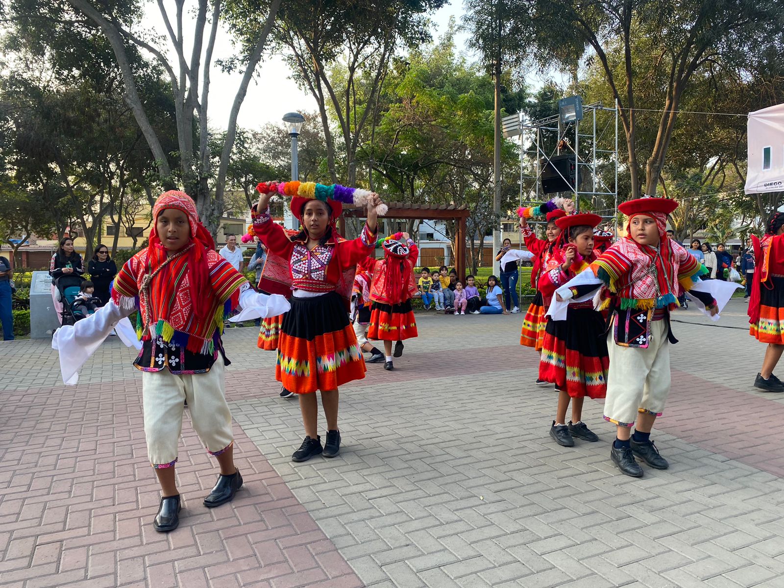 Municipalidad de La Molina realizó su primer festival de folklore “La Molina brilla al ritmo del sol”.