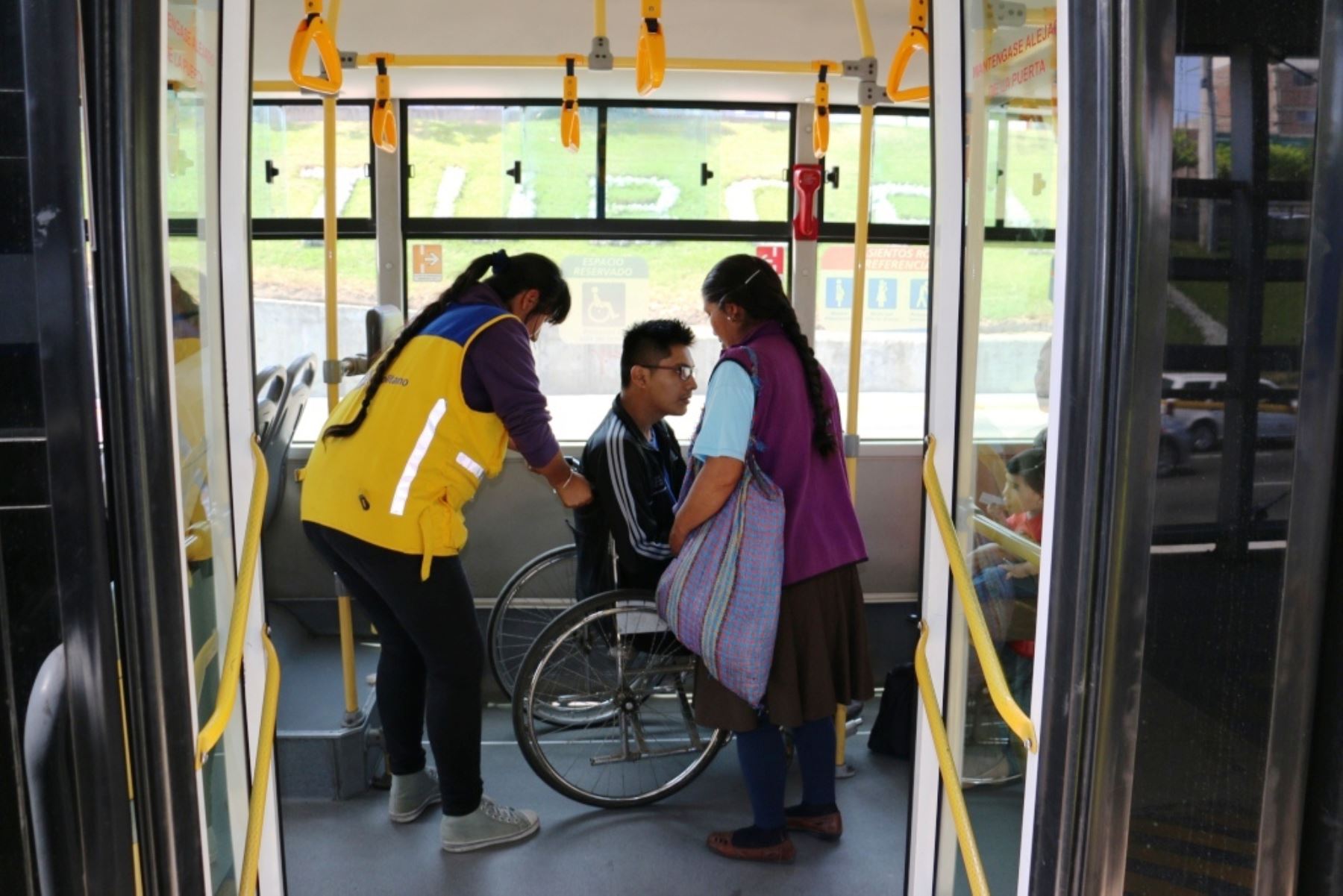 MTC evalúa con Conadis para el acceso de personas con discapacidad al transporte público