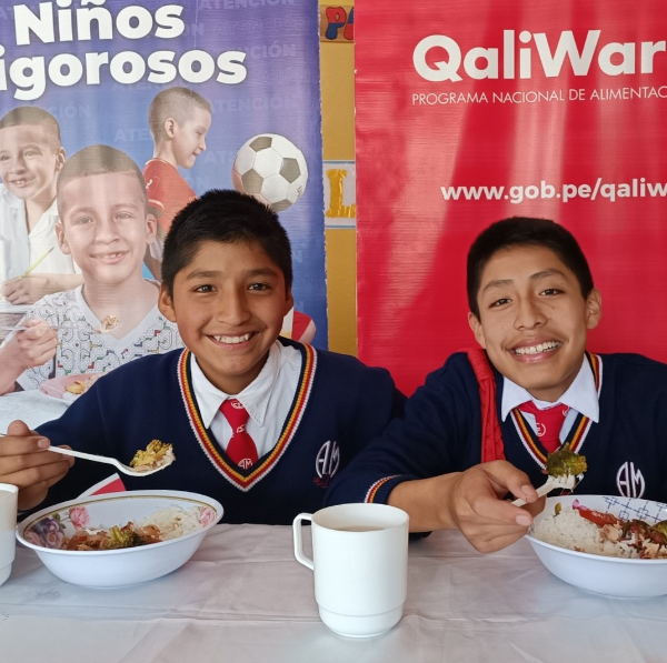 Servicio alimentario beneficia a más de 389 000 estudiantes de secundaria de comunidades indígenas
