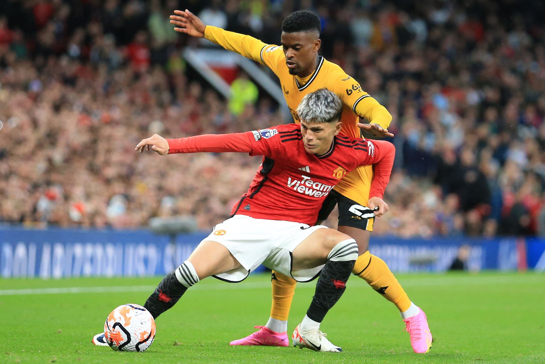 Premier League: Manchester United derrota por 1-0 al Wolverhampton con gol de Varane