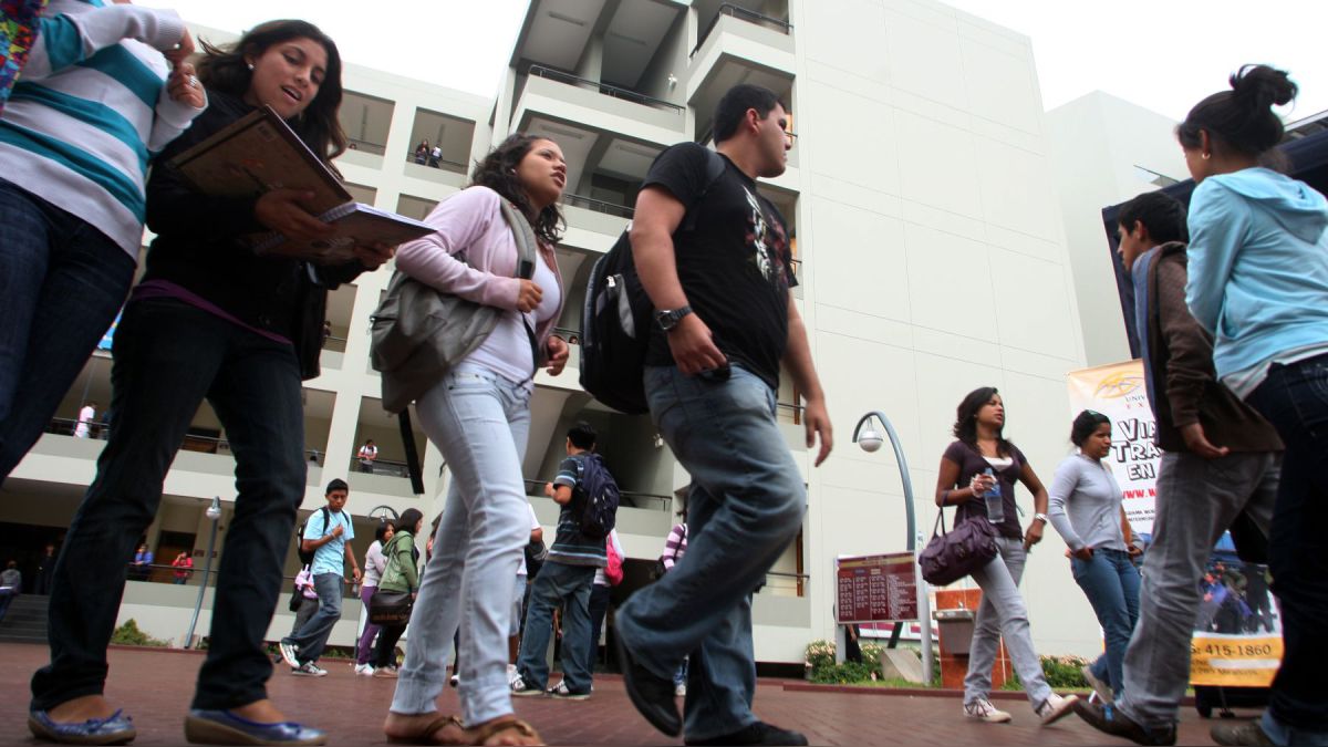 Bachilleres podrían obtener título en cualquier universidad del Perú
