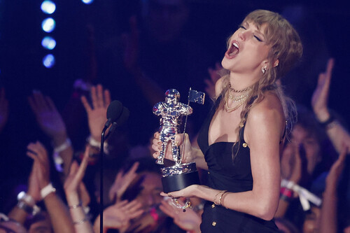 Taylor Swift alborota las redes con sus reacciones en los MTV Music Awards