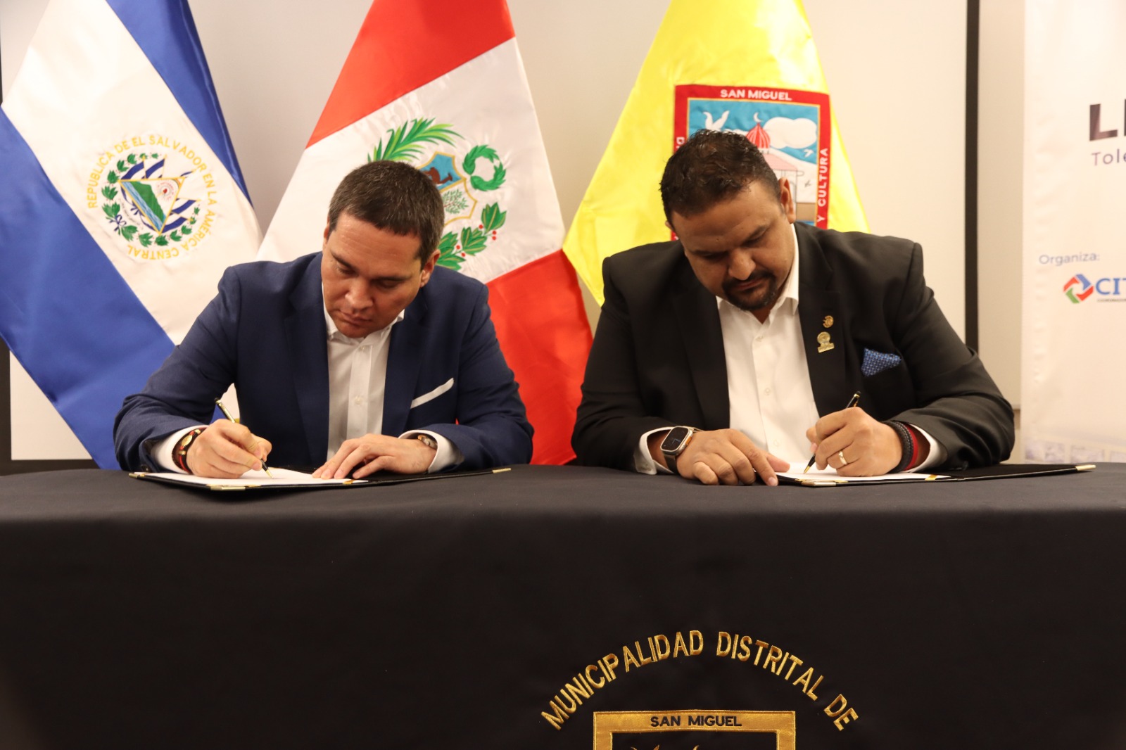 Alcalde de San Miguel firma convenio de hermanamiento