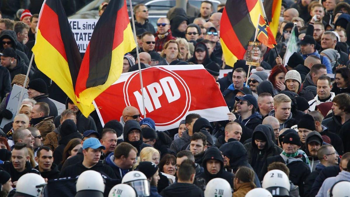 Alemania prohíbe las actividades de grupo neonazi y lo golpea en 10 estados