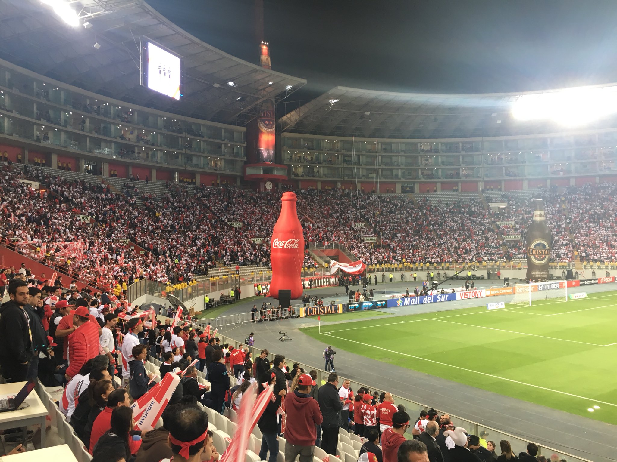 Encuentro Perú vs. Brasil: IPD pide a los aficionados dejar el Estadio Nacional limpio hoy