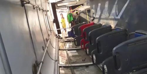 Trujillo: Microbús con estudiantes vuelca en La Esperanza, causando múltiples heridos