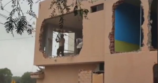 Chancay: Mujer derrumba su casa para no dejárselo al suegro
