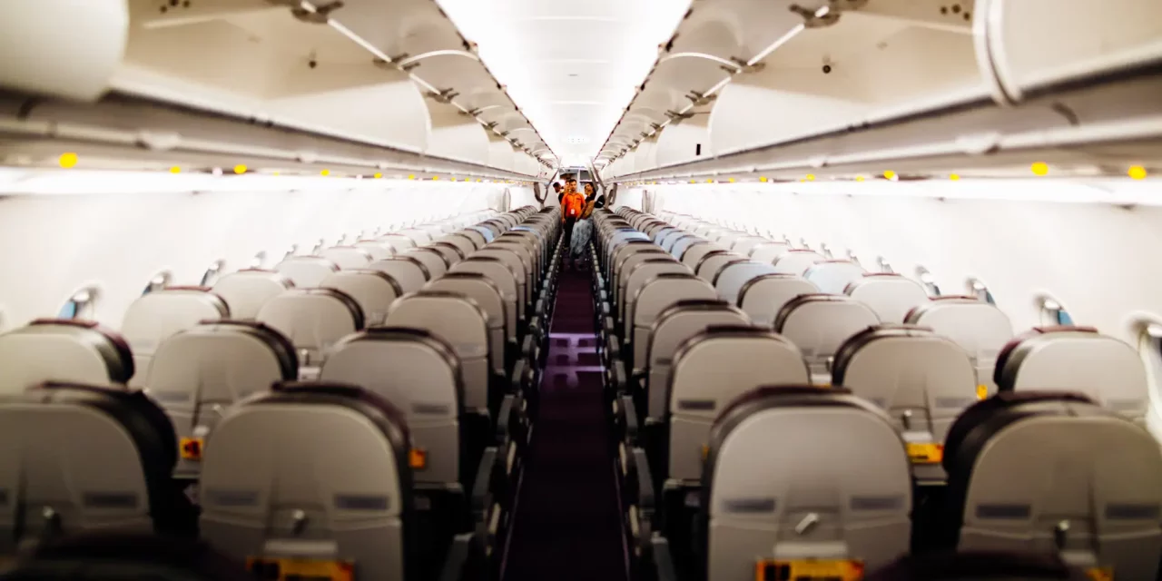 EE.UU: Pasajero sufre diarrea en los pasillos de un avión. (Foto: Redes sociales).
