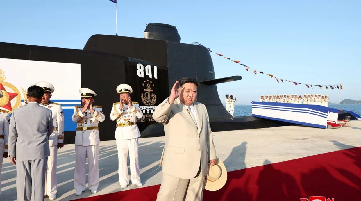 Kim Jong-un presentó un nuevo submarino nuclear táctico