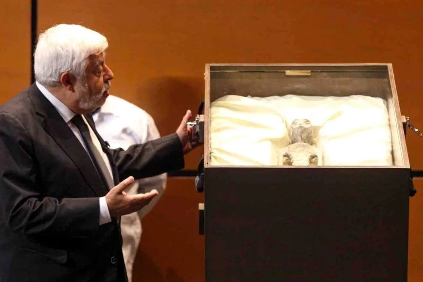 México: Ufólogos exhiben «restos no humanos» de hace mil años