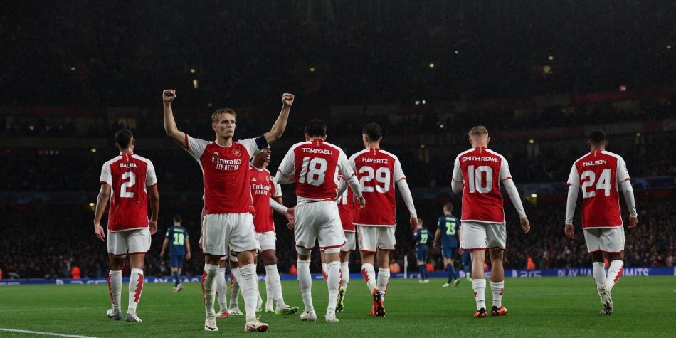 Arsenal golea 4-0 a un débil PSV por la Champions League