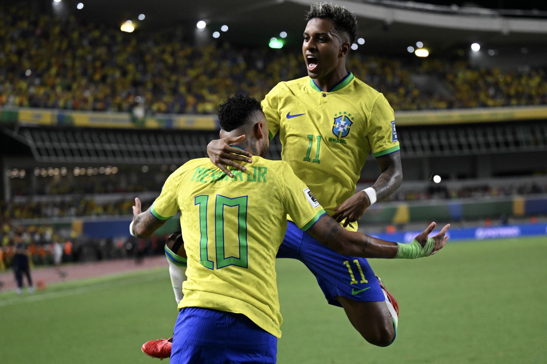 Neymar supera a Pelé y es el mayor goleador de la selección de Brasil