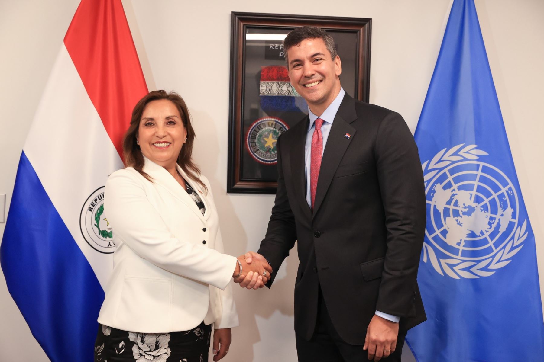 Jefa de Estado sostuvo reunión con presidente de Paraguay, Santiago Peña