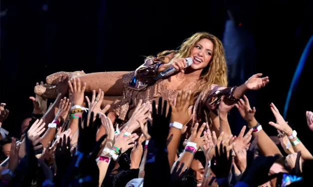 Shakira deslumbra con su presentación en los MTV Music Awards. (Foto: MTV).