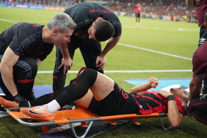 Alerta roja en Barcelona tras la lesión de Vitor Roque
