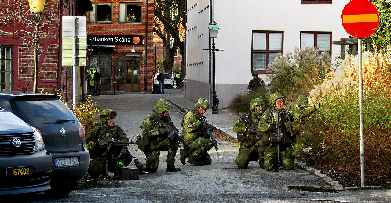 Suecia: Ejército resguarda las calles para combatir la delincuencia