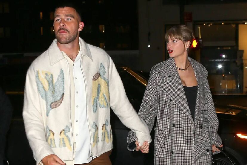 Taylor Swift y Travis Kelce confirman su relación agarrados de la mano. (Foto: THREADS).
