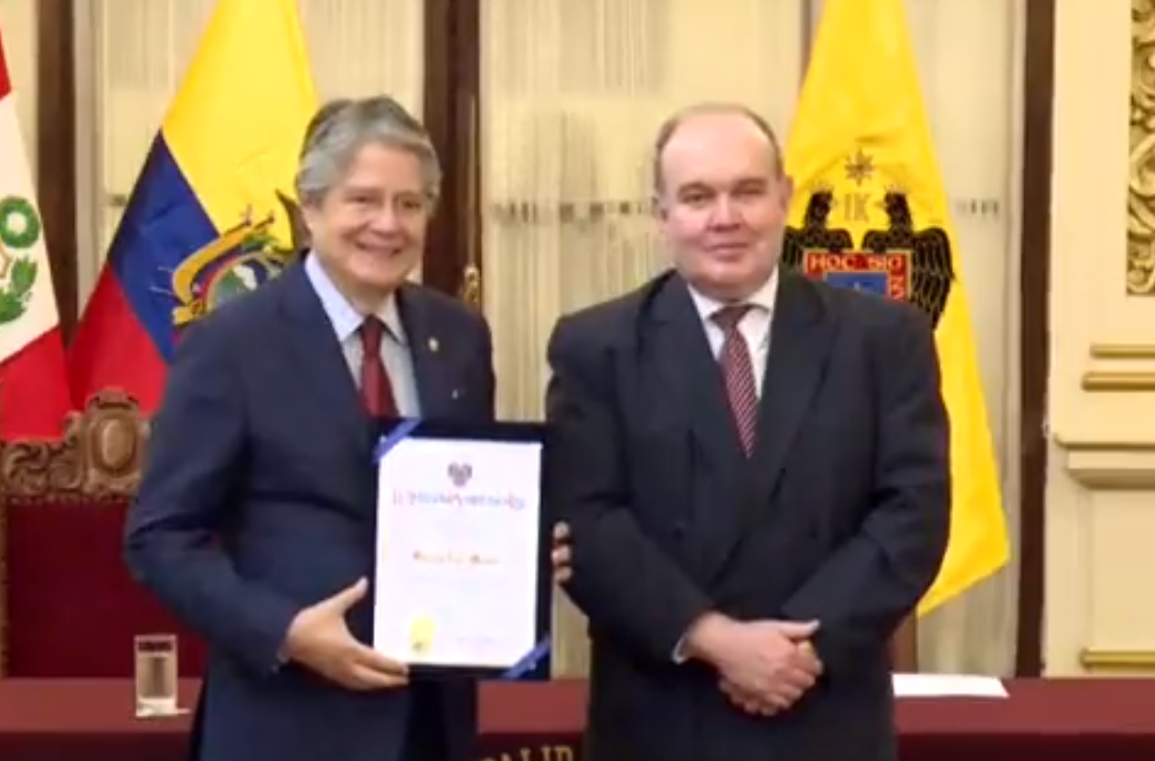Alcalde de Lima otorga las llaves de la ciudad al presidente de Ecuador