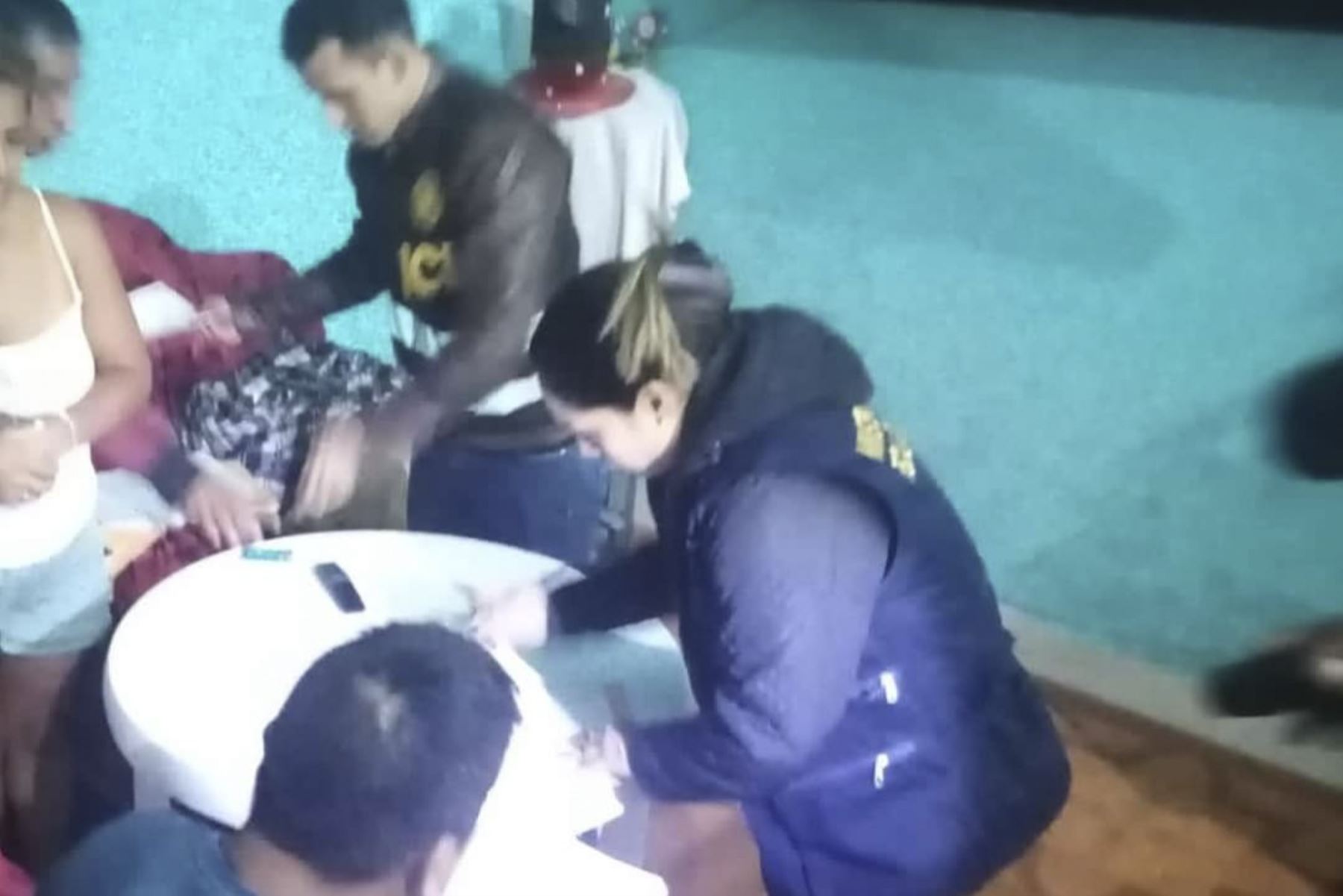 Allanan viviendas y detienen a dos policías por presunto cobro de dádivas en Chiclayo