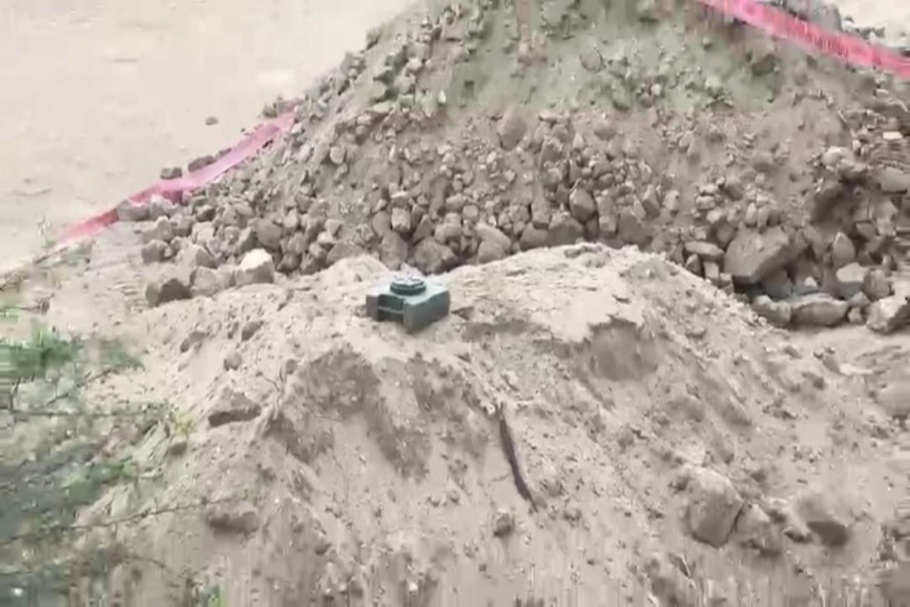 Tumbes: hallan mina antitanque durante labores de descolmatación de río en zona de Papayal