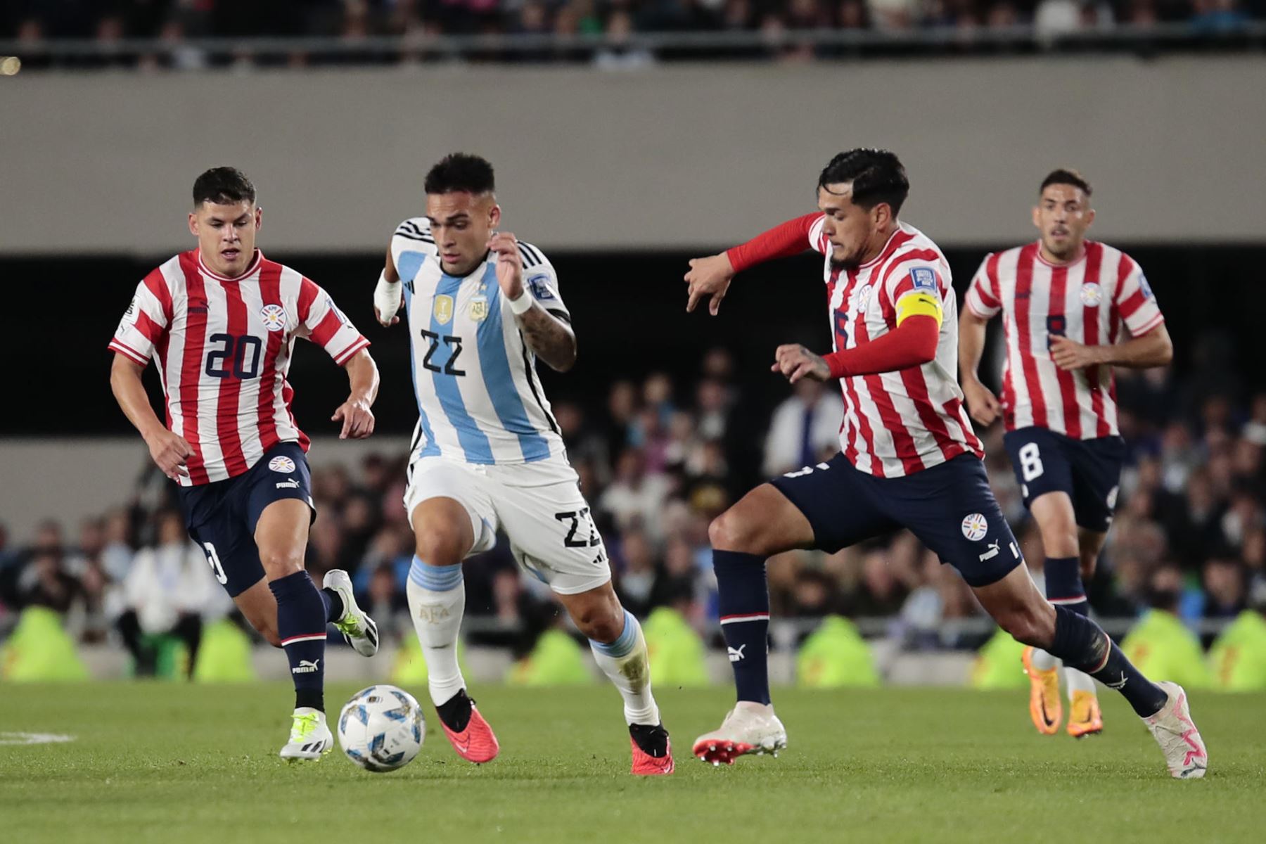 Argentina aseguró su liderazgo en las Eliminatorias 2026 al vencer a Paraguay por 1-0