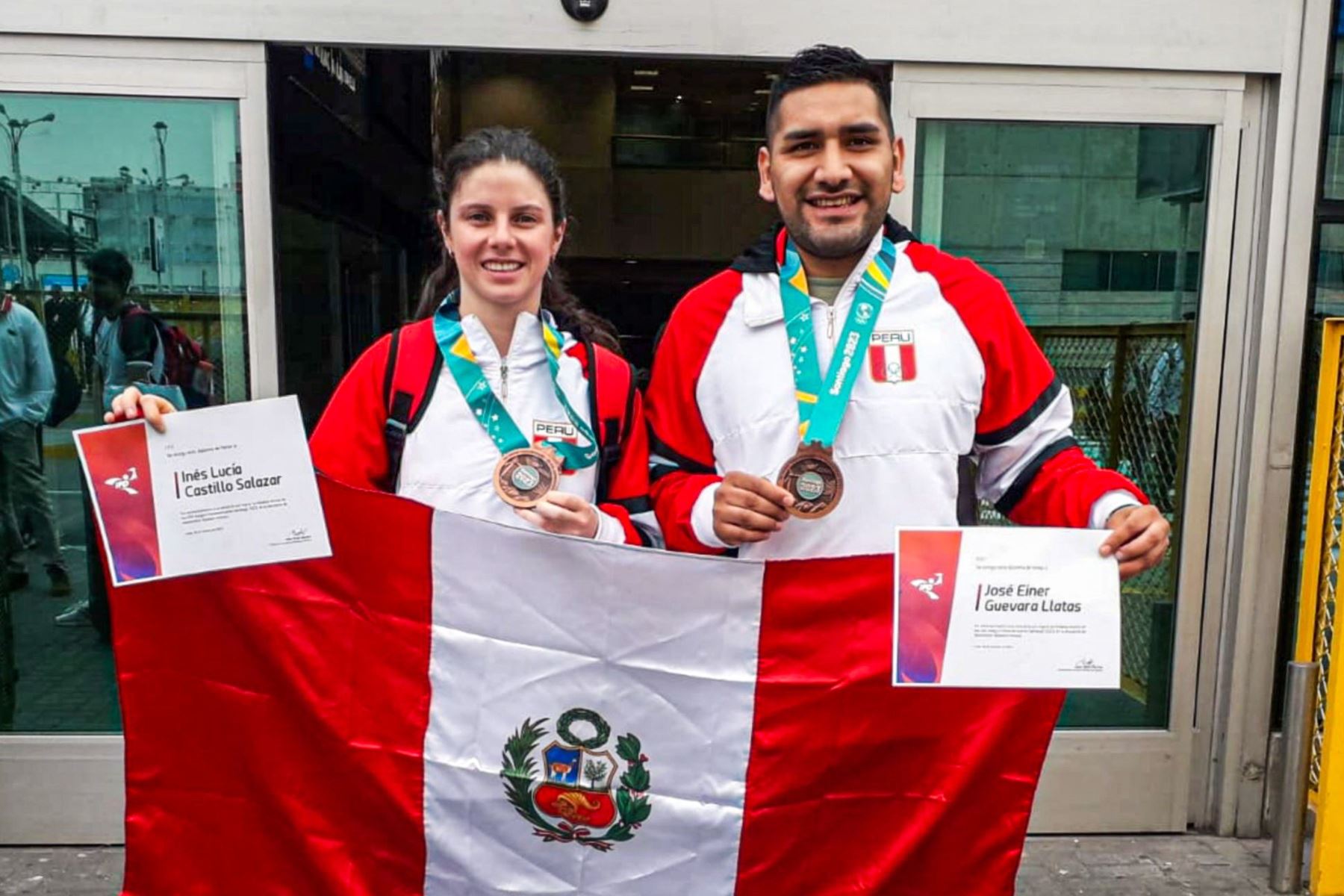 Badmintonistas con medalla de bronce en Santiago 2023 regresan a Lima