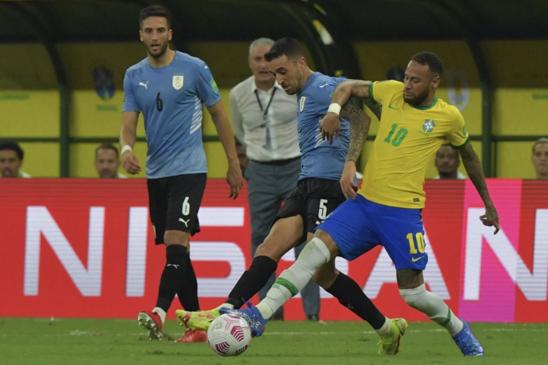 Uruguay busca poner fin a una racha de 22 años sin vencer a Brasil