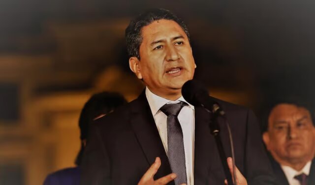 Vladimir Cerrón fue absuelto por presunta corrupción en hospital de Huancayo