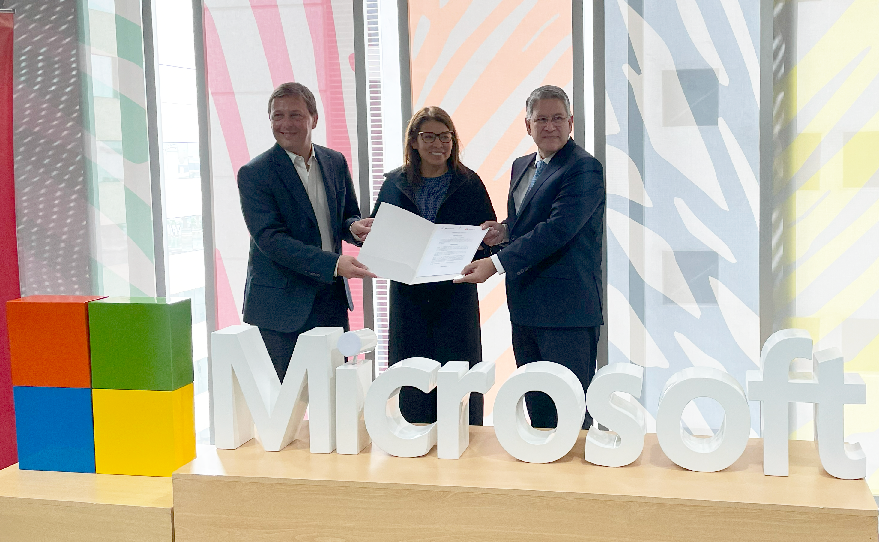Fundación Romero y Microsoft capacitarán en habilidades digitales