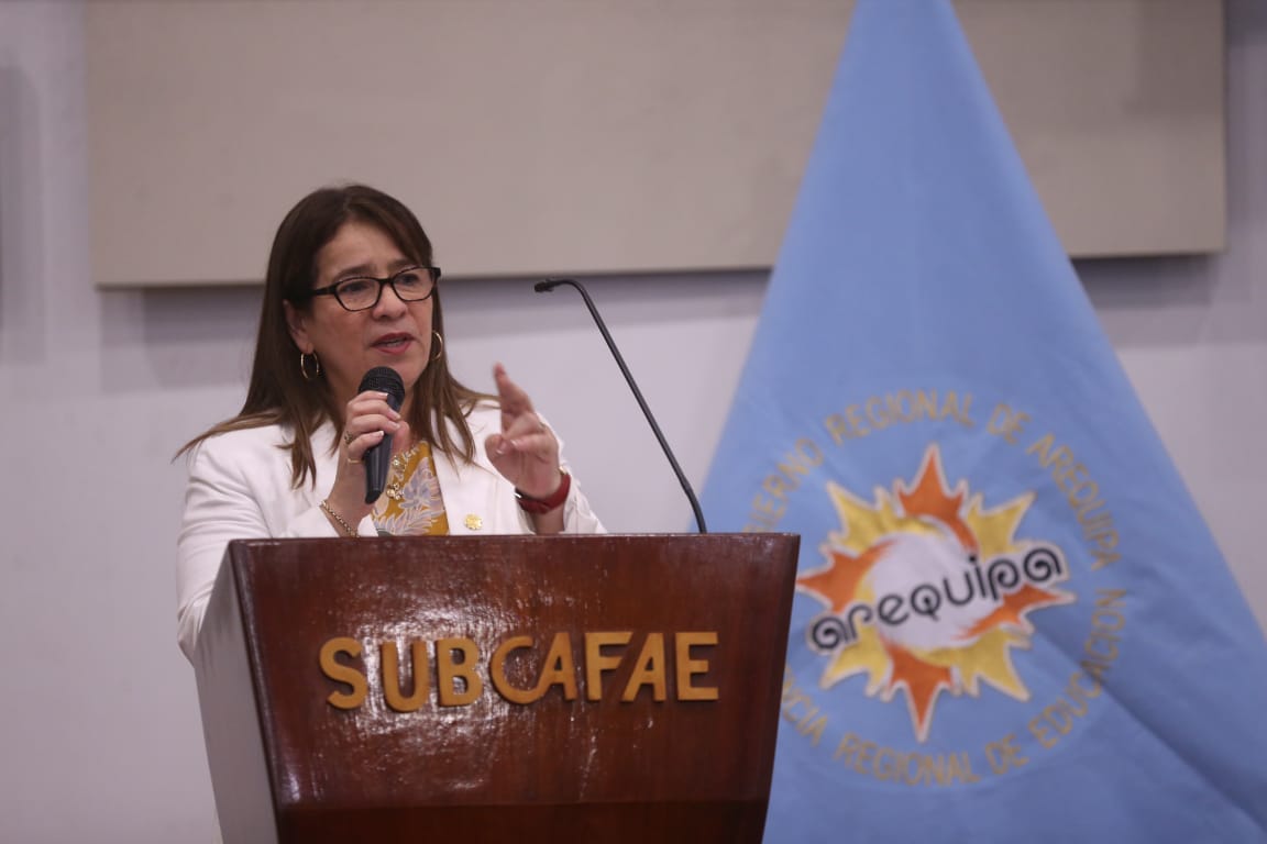 ministra de Educación - Miriam Ponce