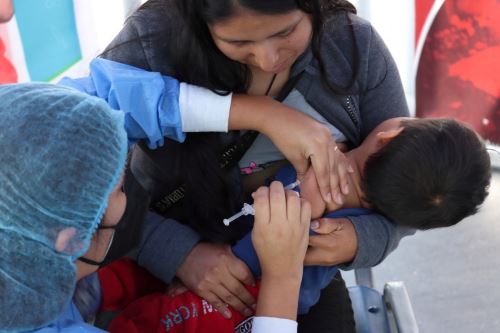 En Tacna, más del 94 % de los niños menores de cinco años están inmunizados contra la polio
