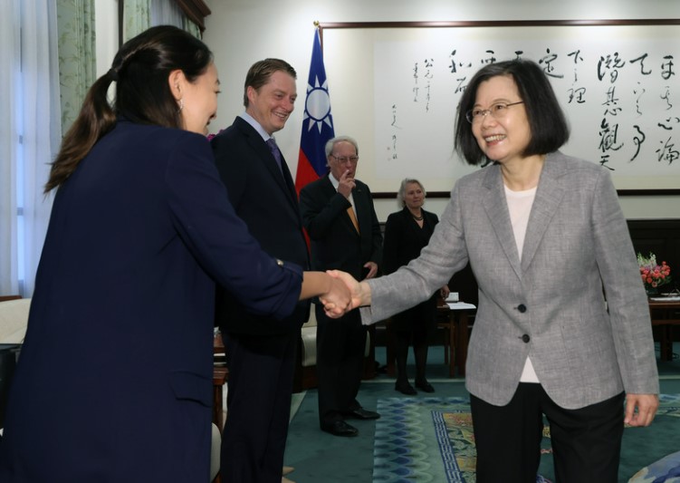 Comité de Política Exterior de EE.UU. se reúne con Presidenta de Taiwán