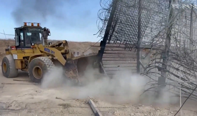 Terroristas de Hamás vulneraron la frontera de Israel con una escavadora