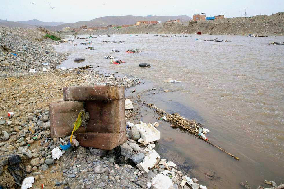 Congreso propone cárcel para quienes arrojen residuos a ríos