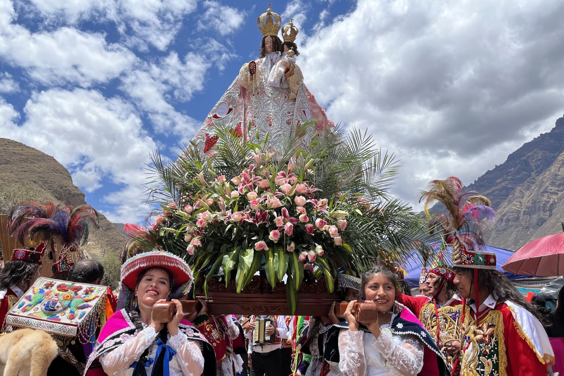 Cusco celebró festividad en honor a la Virgen del Rosario de Huallhua
