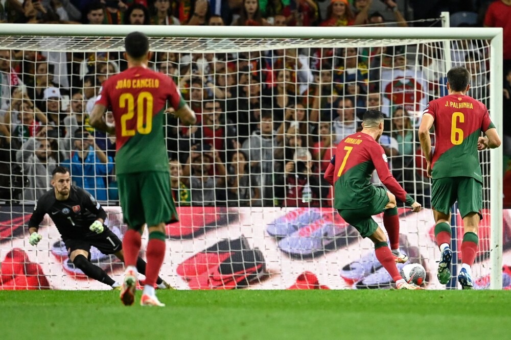 Portugal vence a Eslovaquia con doblete de Cristiano Ronaldo