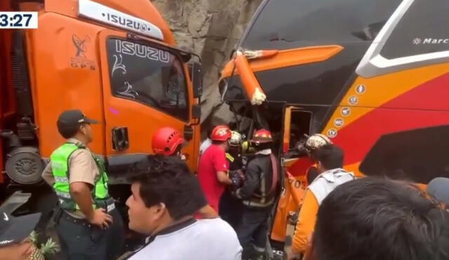 Accidente de camión contra bus deja varios heridos en Huarochirí