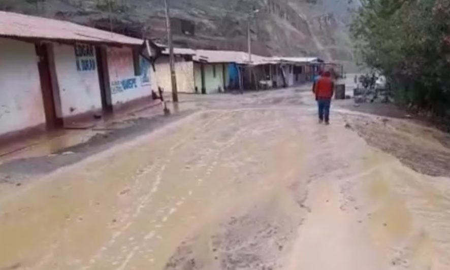 Fenómeno El Niño: Huancavelica sufre lluvias fuertes y huaicos
