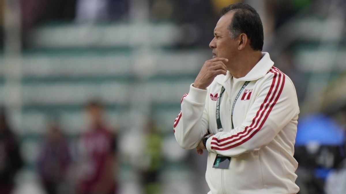 ¿Juan Reynoso un paso fuera de la selección peruana?
