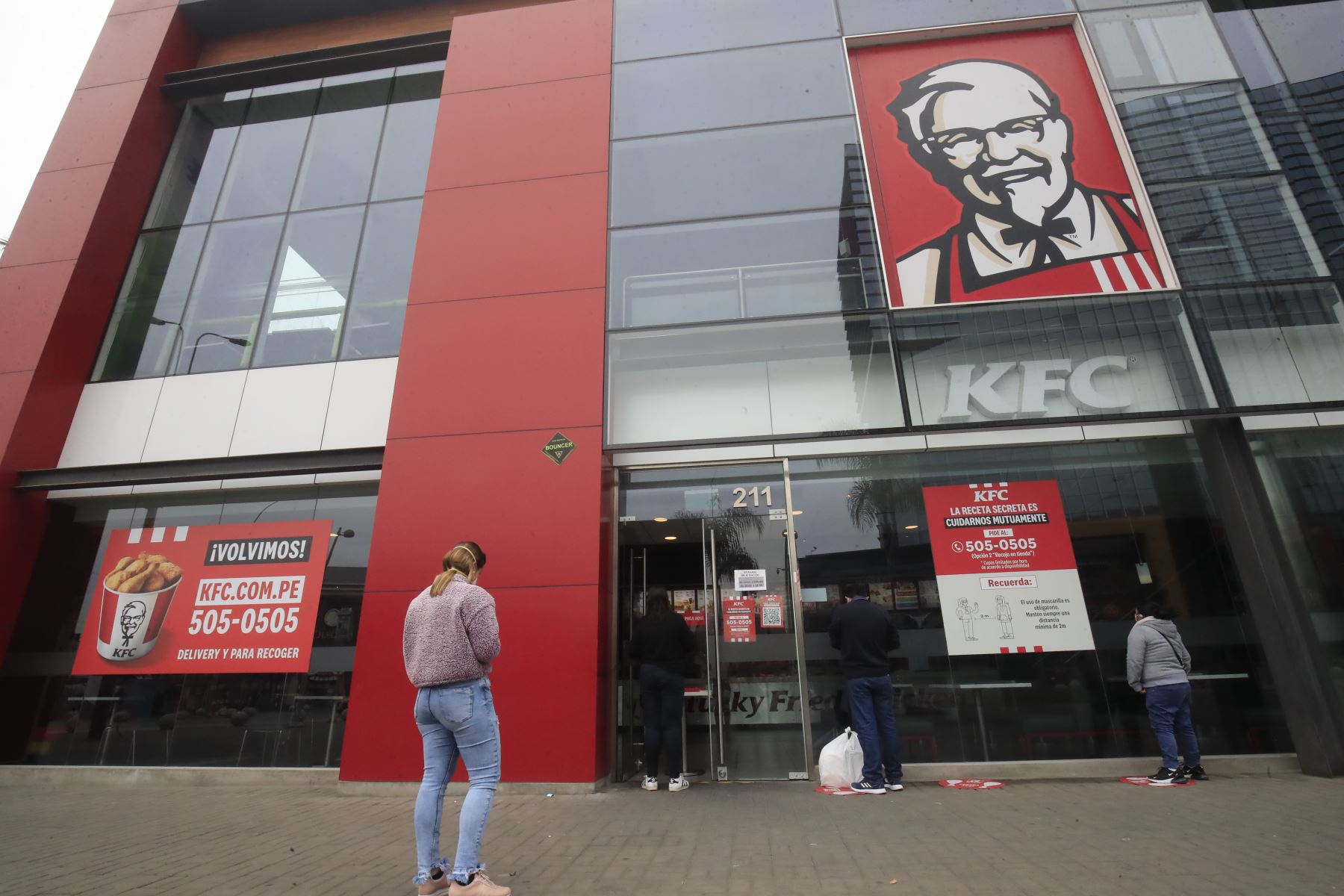 KFC recibe multa de Indecopi por requerir pago de bolsas en compras en línea