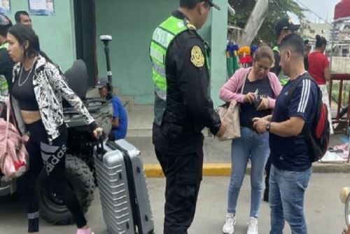 PNP en Tumbes establece un corredor de seguridad por la salida de extranjeros hacia Ecuador